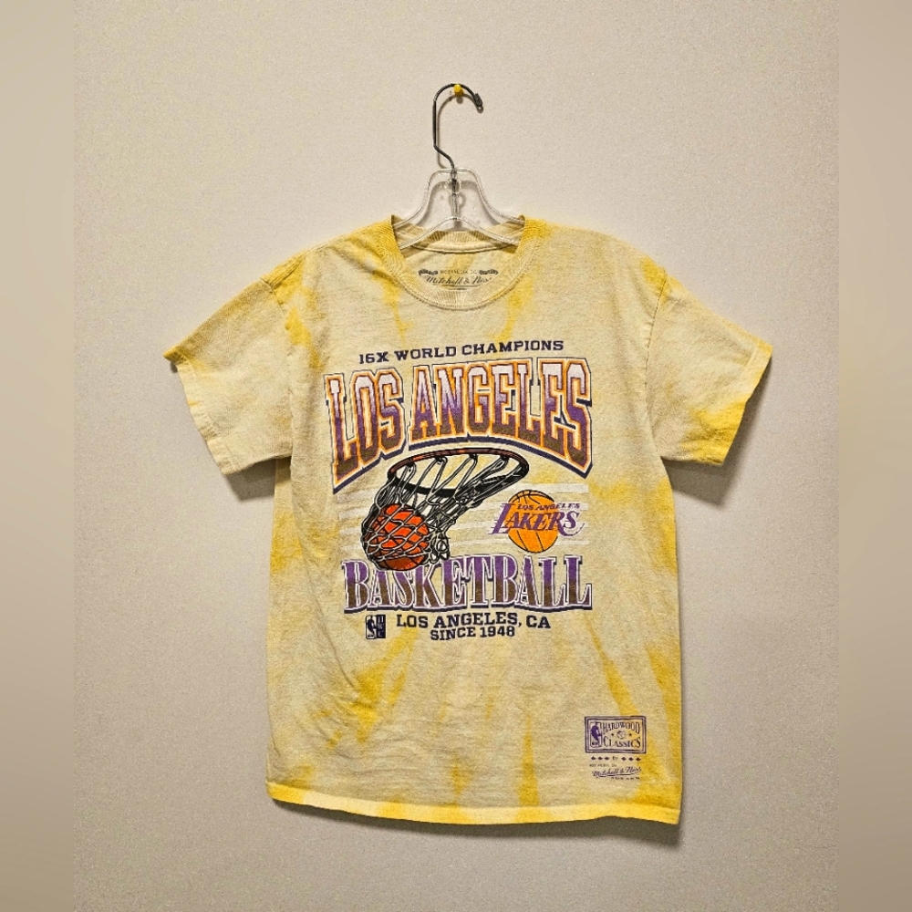 Mitchell & Ness Vintage Los Angeles Lakers Graphic T-shirt | Size Medium